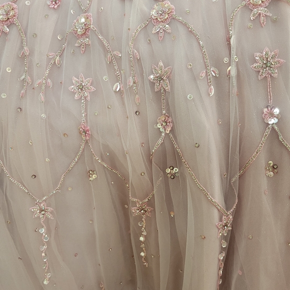 Formal party gown dress. Medium size, soft baby pink, brand new. Net material. - Picture 5 of 8